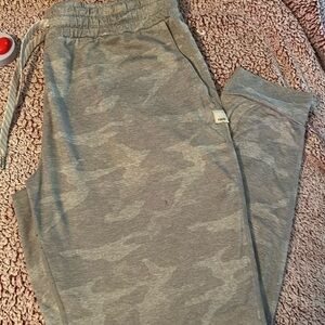 Vuori joggers used good condition